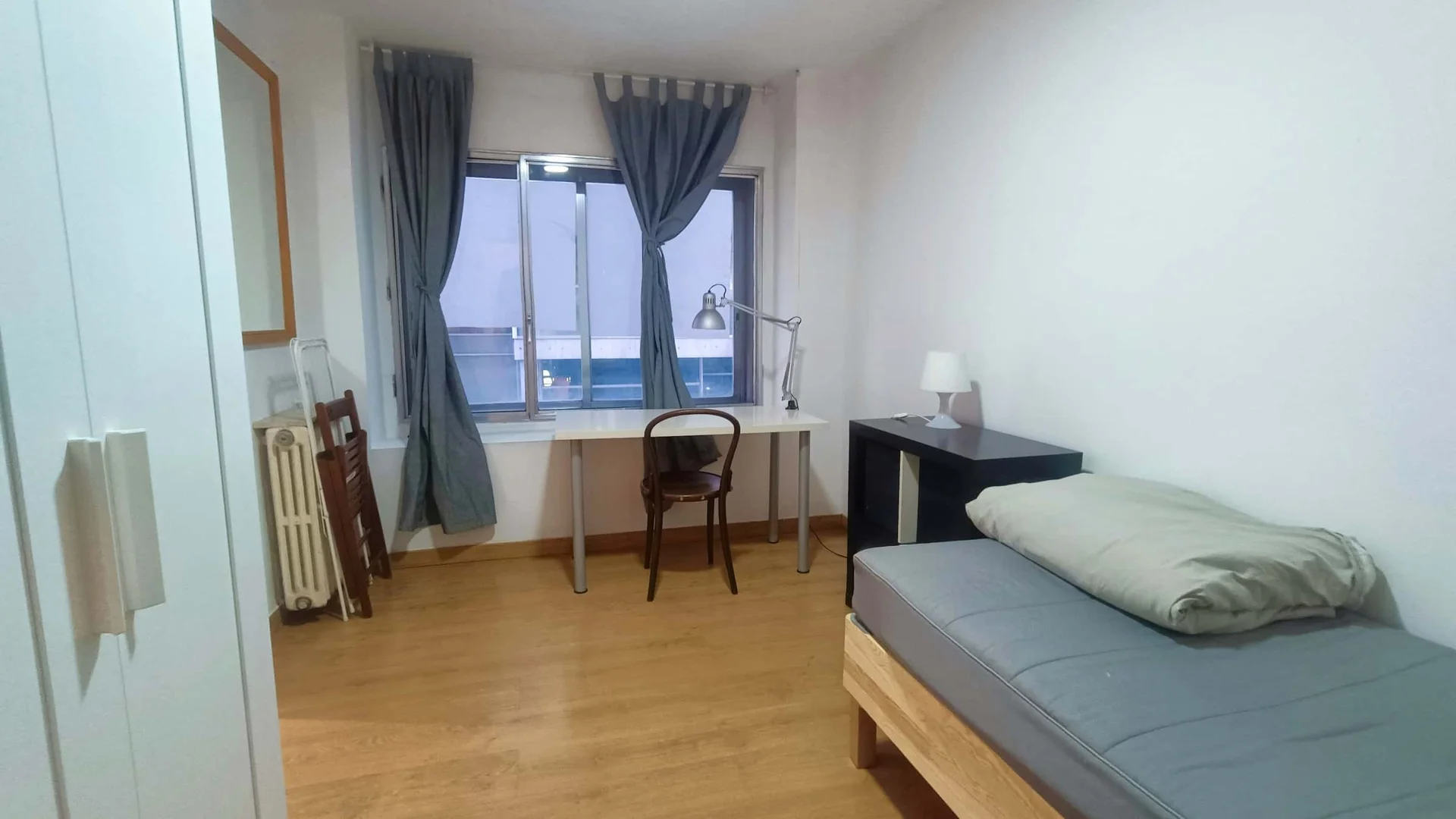 Comfortable and spacious student room in 