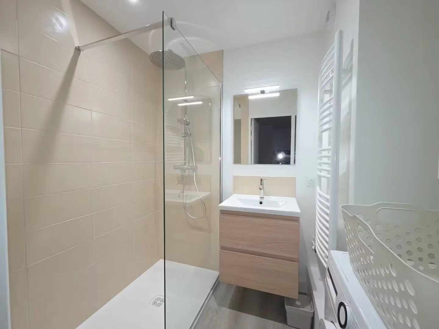 Habitación para estudiantes en  con área de estudio y facilidades compartidas