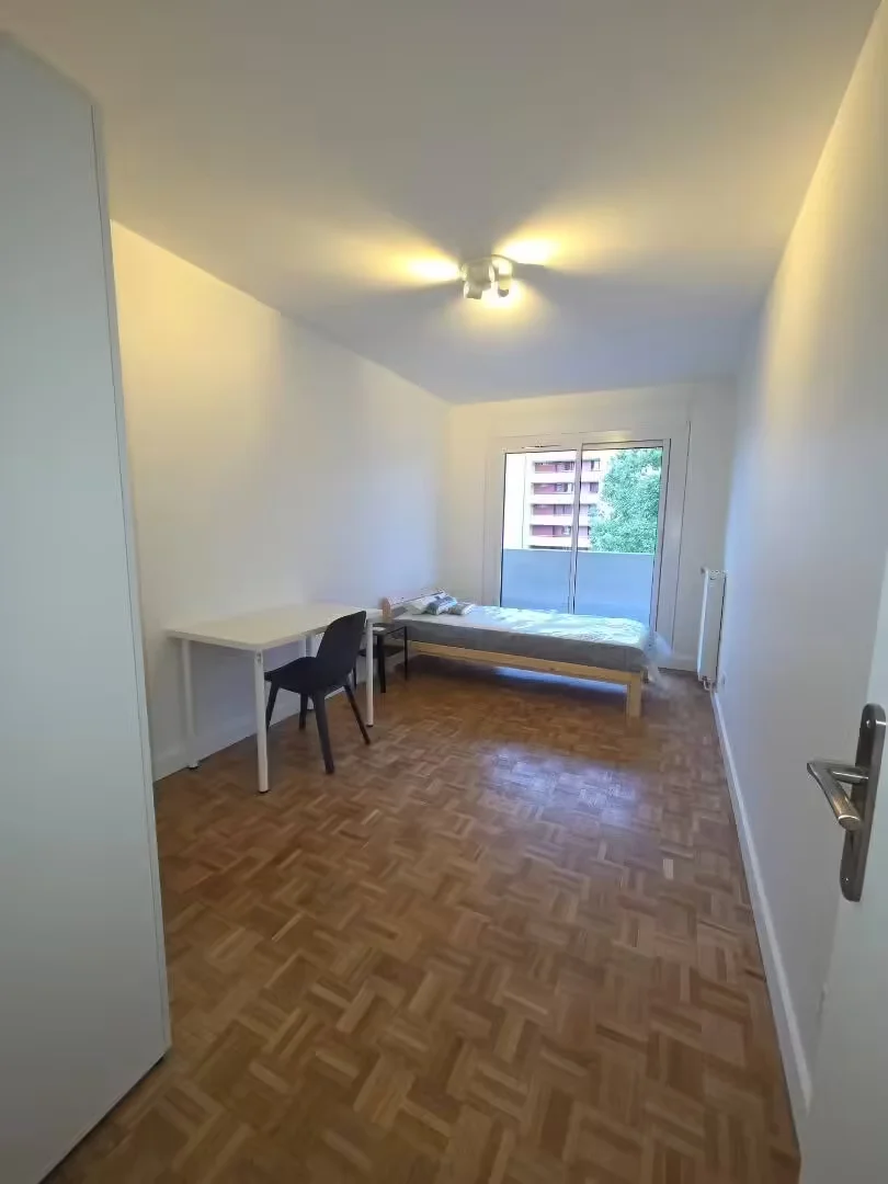 Habitación acogedora para estudiantes disponible en 