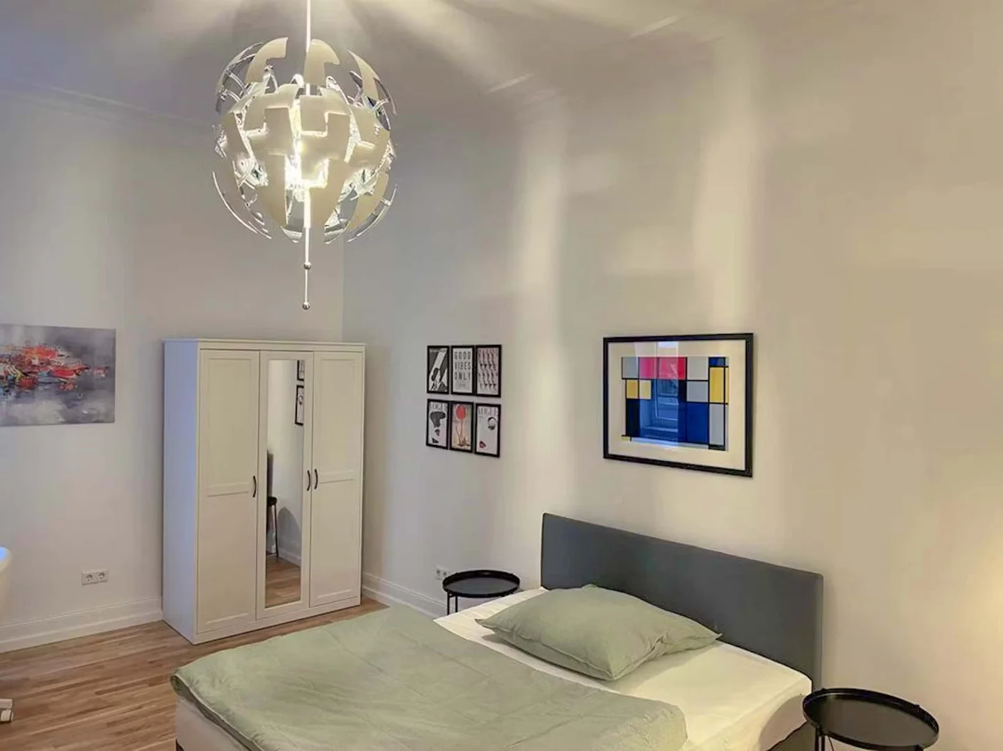 Functional student room perfect for studying in 