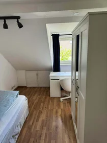 Chambre privée à Linienstraße, 40227 Düsseldorf-Stadtbezirk 3, Germany, image 2 de 7
