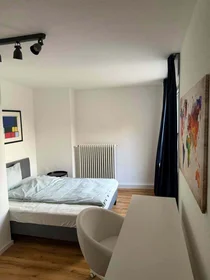 Chambre privée à Rather Str., 40476 Düsseldorf-Stadtbezirk 1, Germany, image 2 de 7