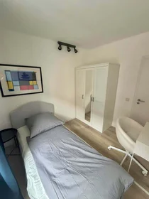 Chambre privée à Rather Str., 40476 Düsseldorf-Stadtbezirk 1, Germany, image 2 de 6