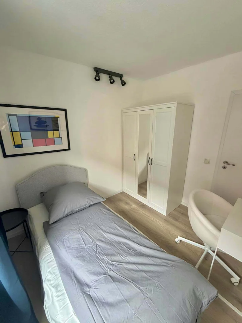 Chambre d'étudiant confortable et spacieuse dans 