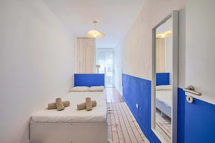 Quarto privado em R. de Santa Marta 21, 1150-291 Lisboa, Portogallo, imagem 2 de 42