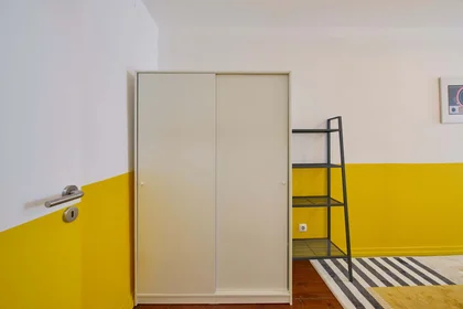 Quarto privado em R. de Santa Marta 21, 1150-291 Lisboa, Portogallo, imagem 12 de 43