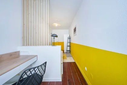 Quarto privado em R. de Santa Marta 21, 1150-291 Lisboa, Portogallo, imagem 8 de 43