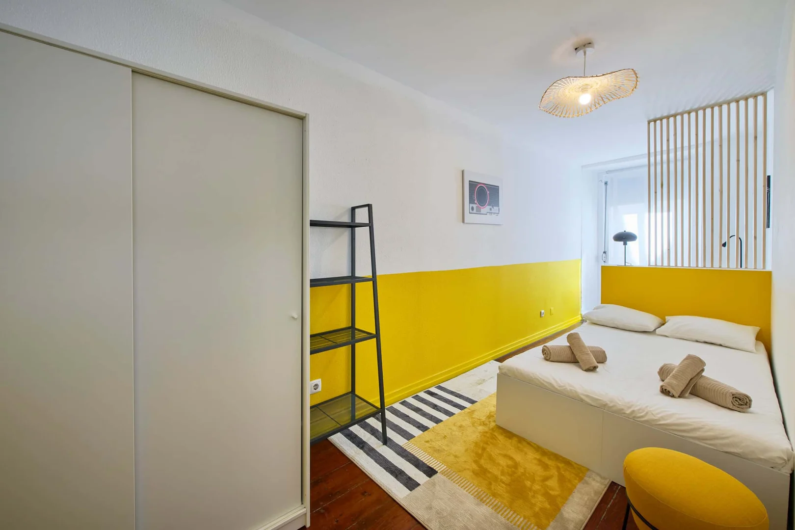 Quarto de estudante económico perto do campus em 