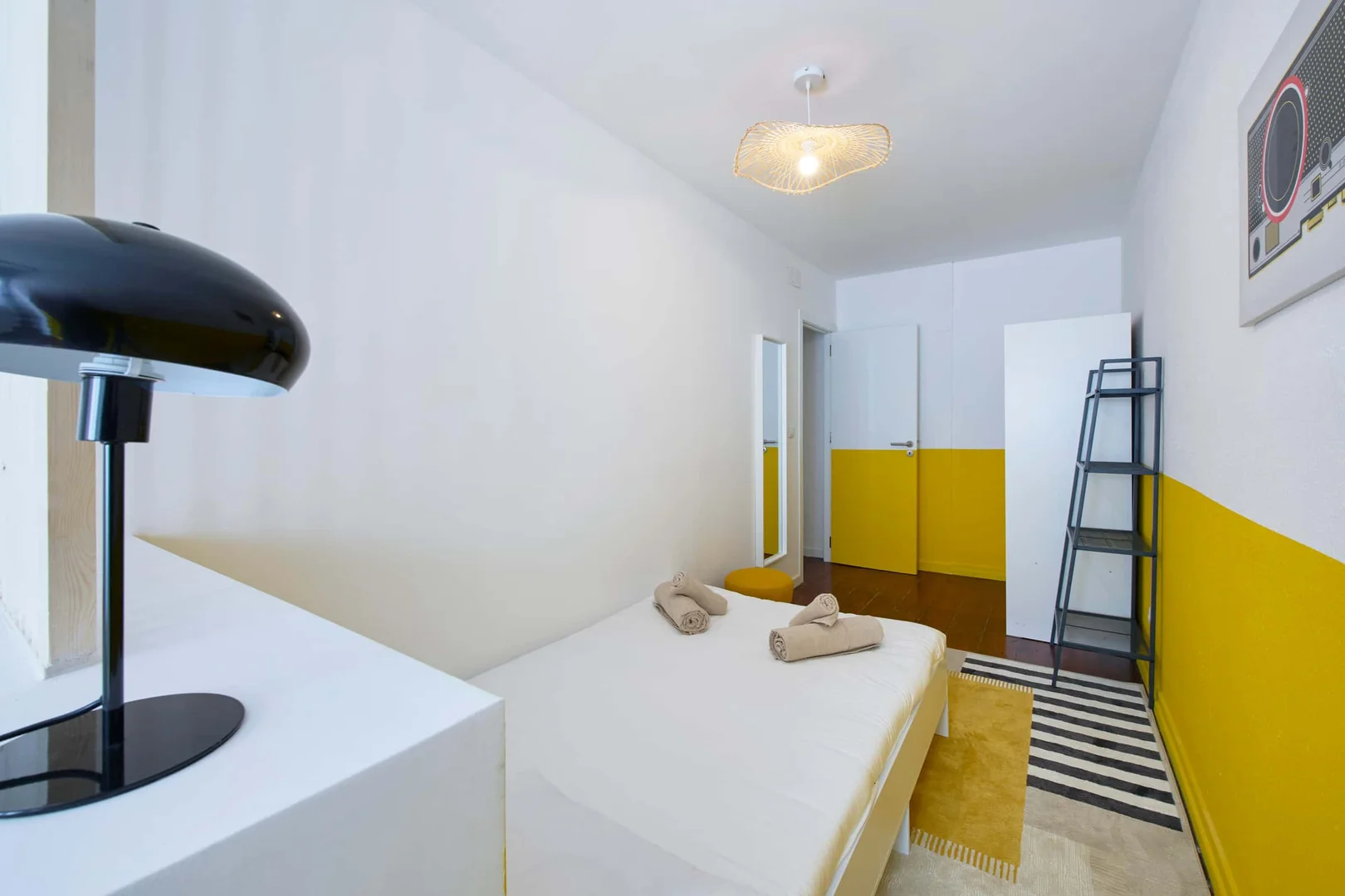 Quarto para alugar em apartamento de estudantes em , totalmente mobilado
