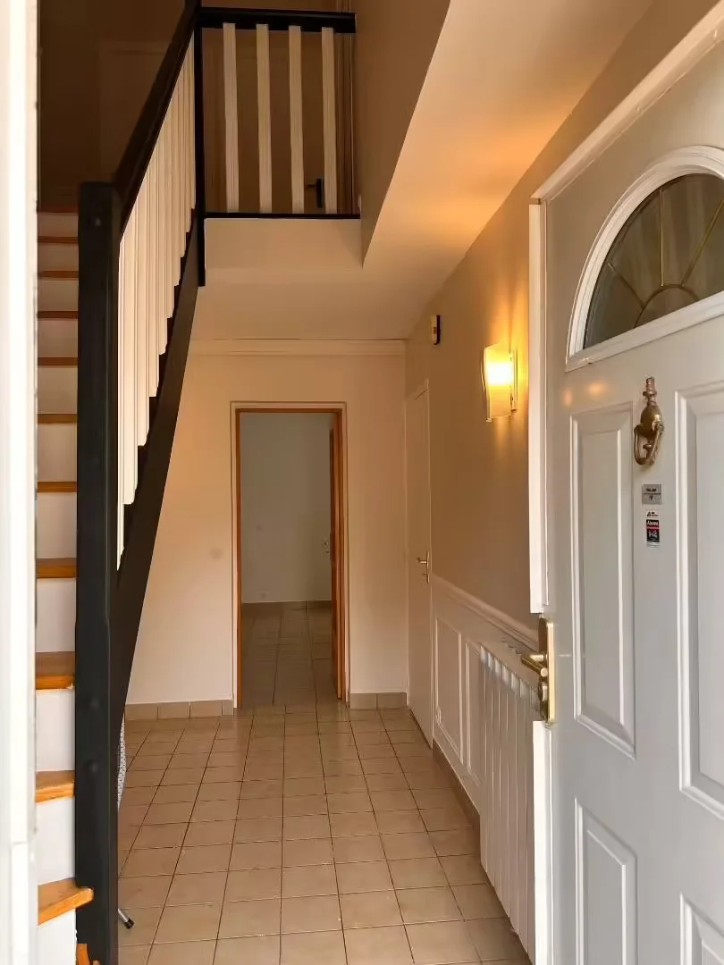 Quarto de estudante confortável e espaçoso em 
