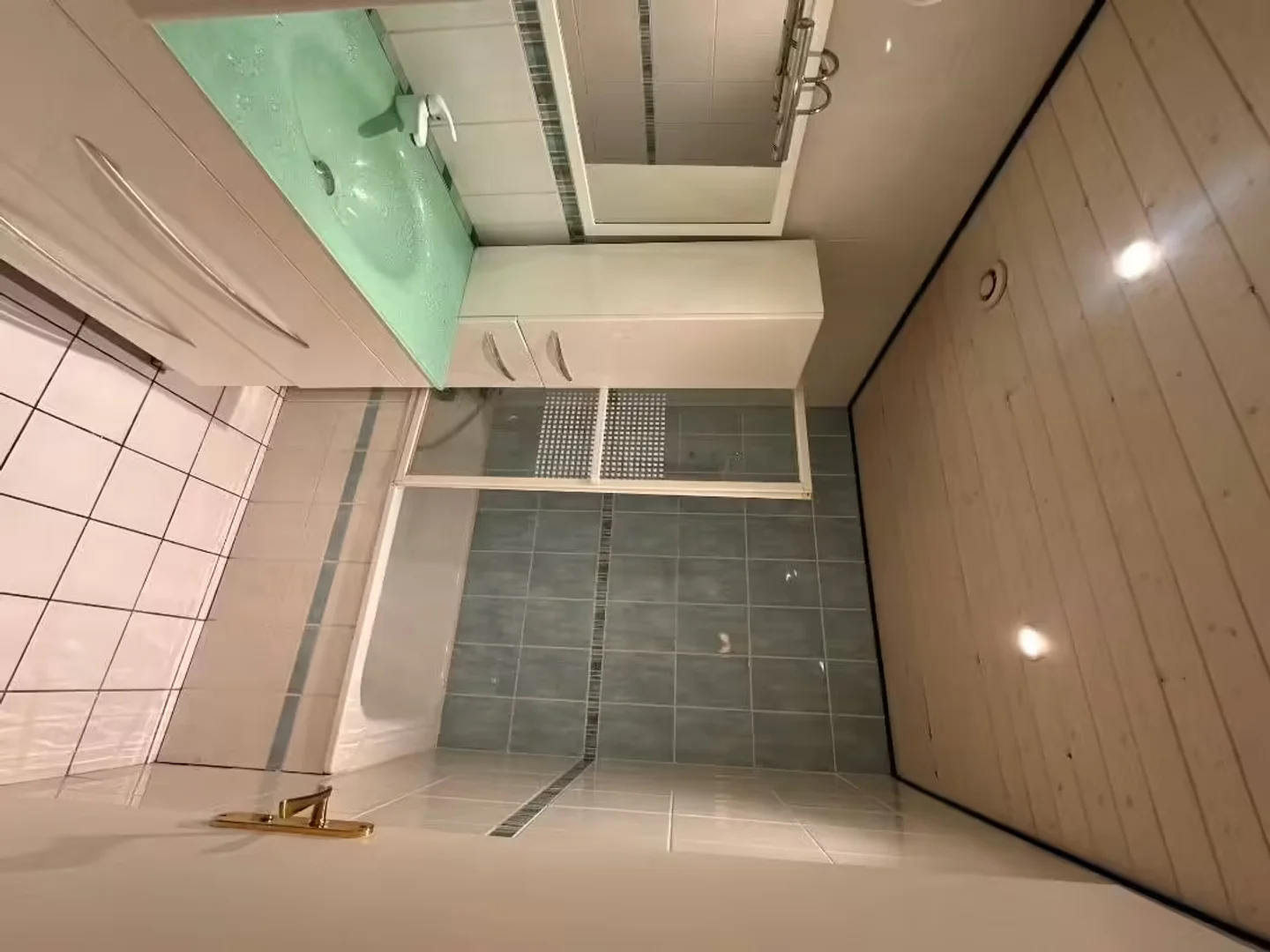 Quarto de estudante em  com área de estudo e instalações partilhadas