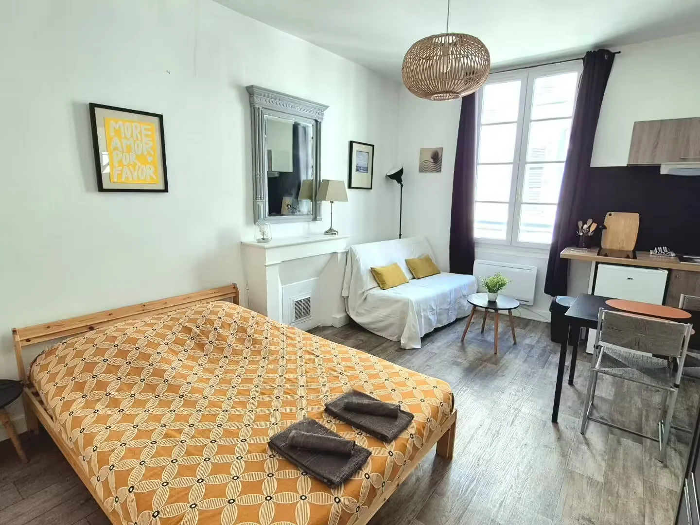 Habitación estudiantil amplia y cómoda en 