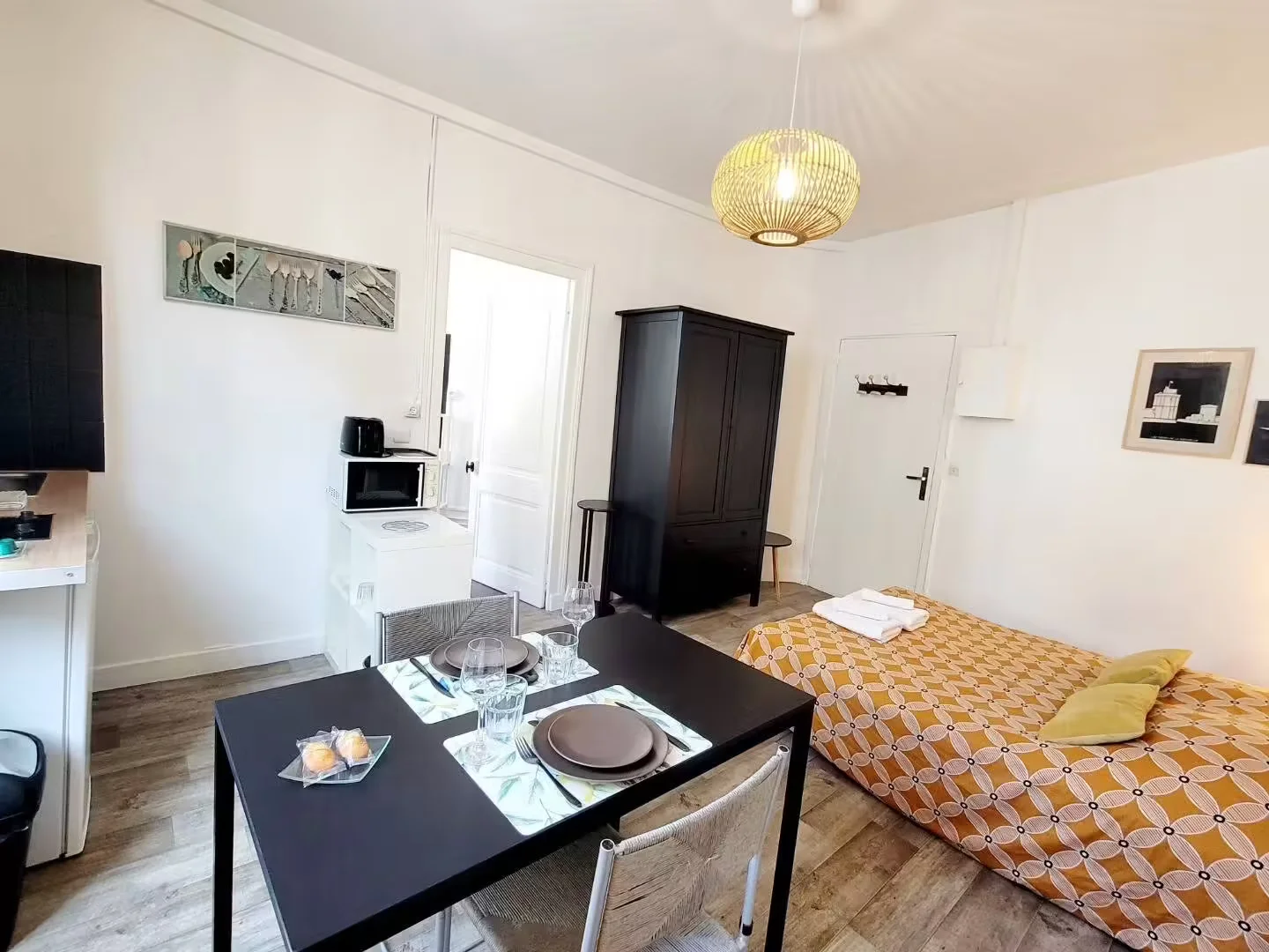 Habitación estudiantil amplia y cómoda en 