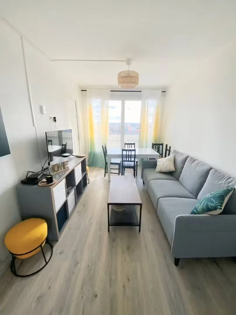Habitación para estudiantes en  con área de estudio y facilidades compartidas