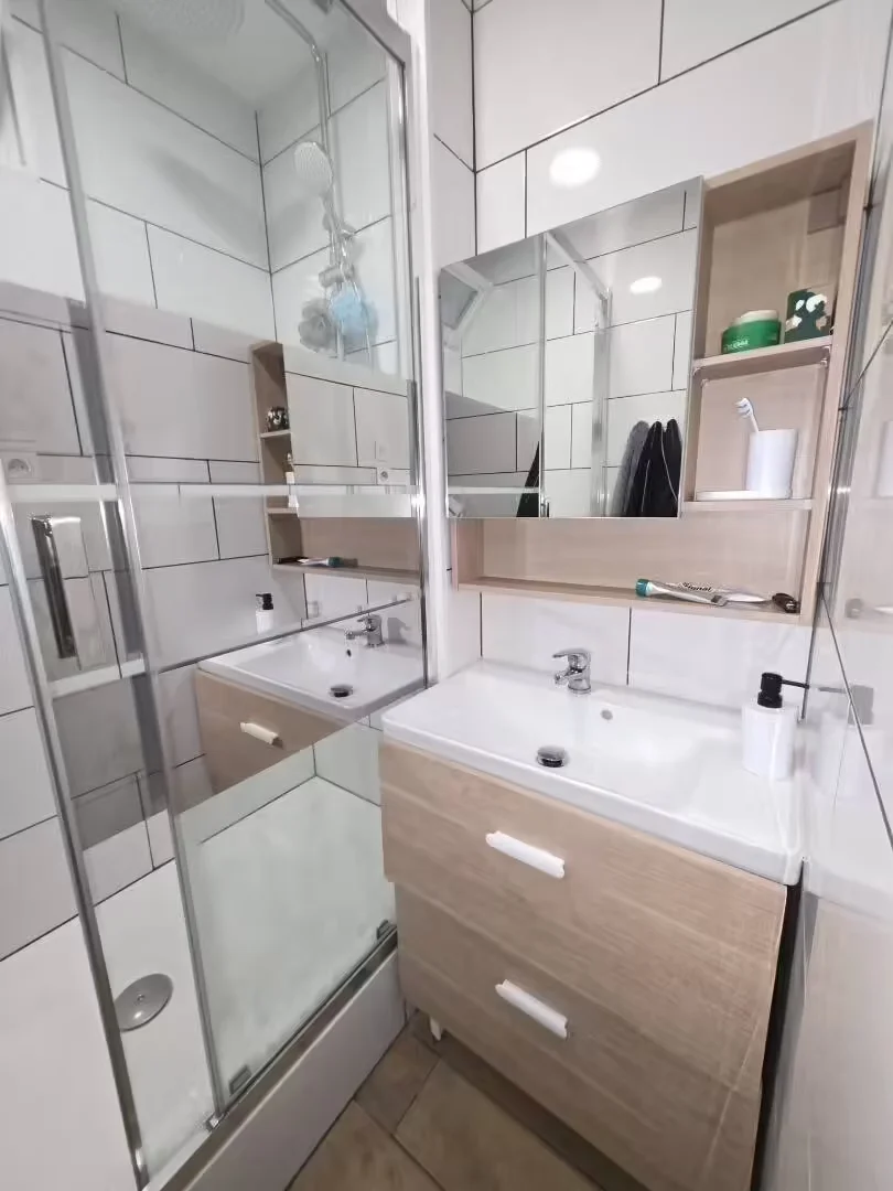 Habitación estudiantil amplia y cómoda en 