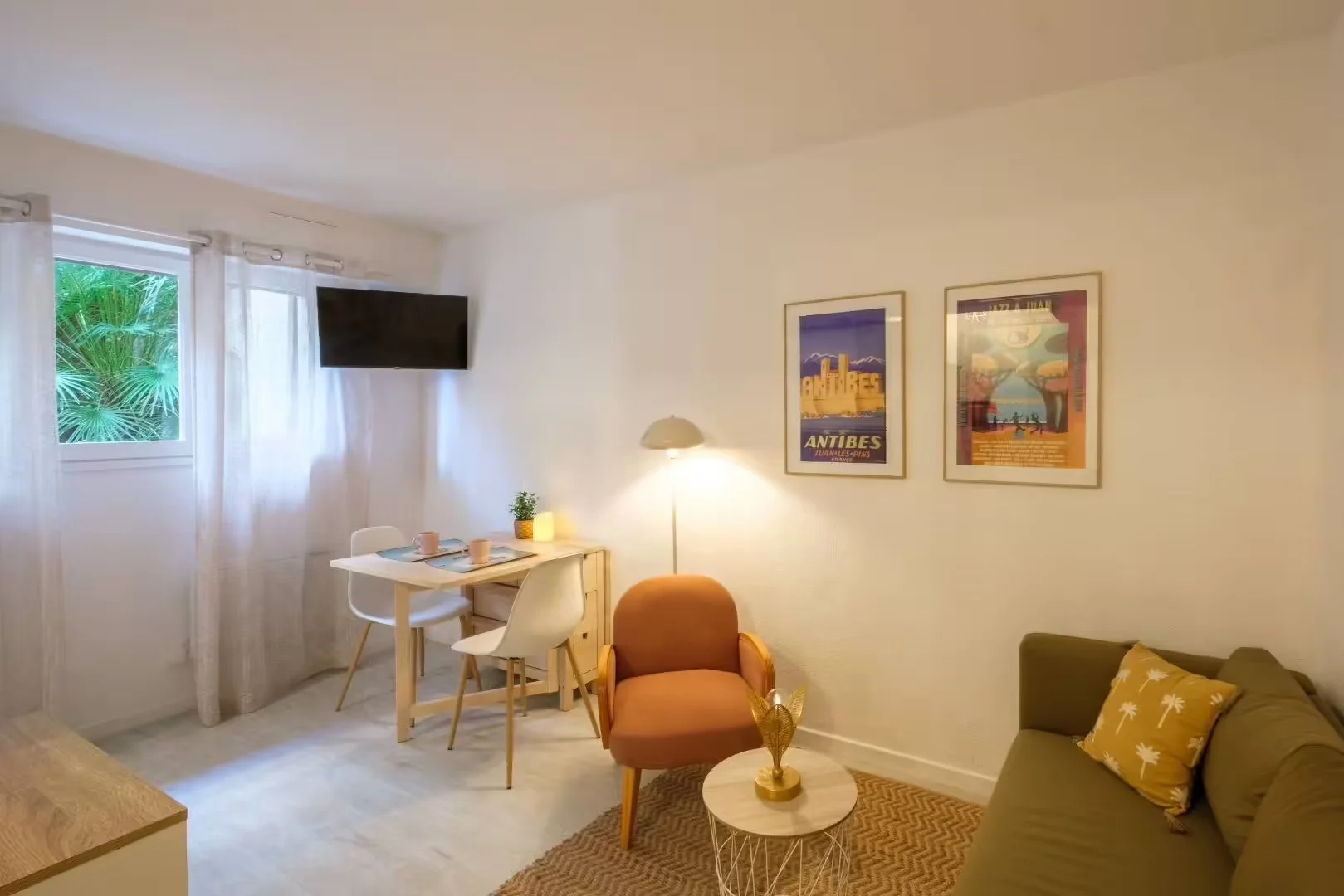 Chambre abordable pour les étudiants avec un bon éclairage dans 