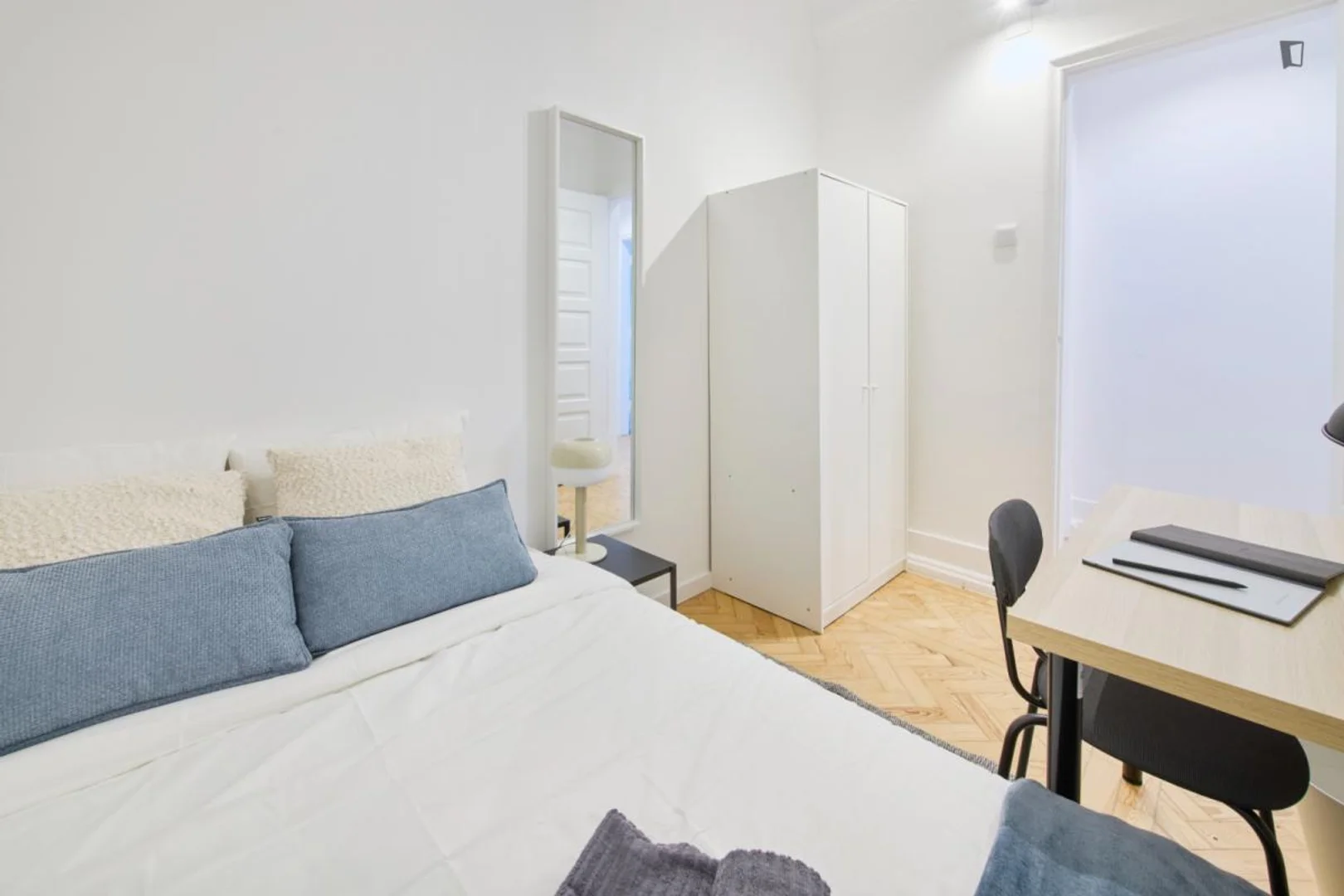 Zimmer in Studentenwohnung in  zu vermieten, voll möbliert
