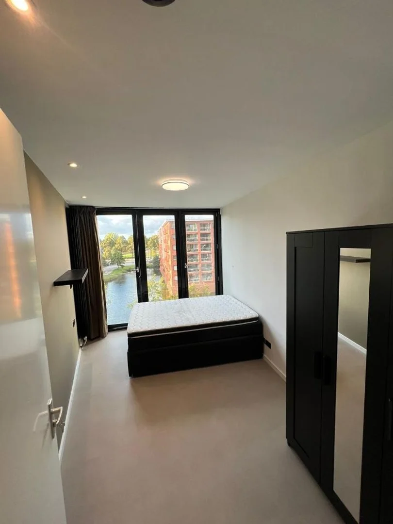 Cozy room for students available in 