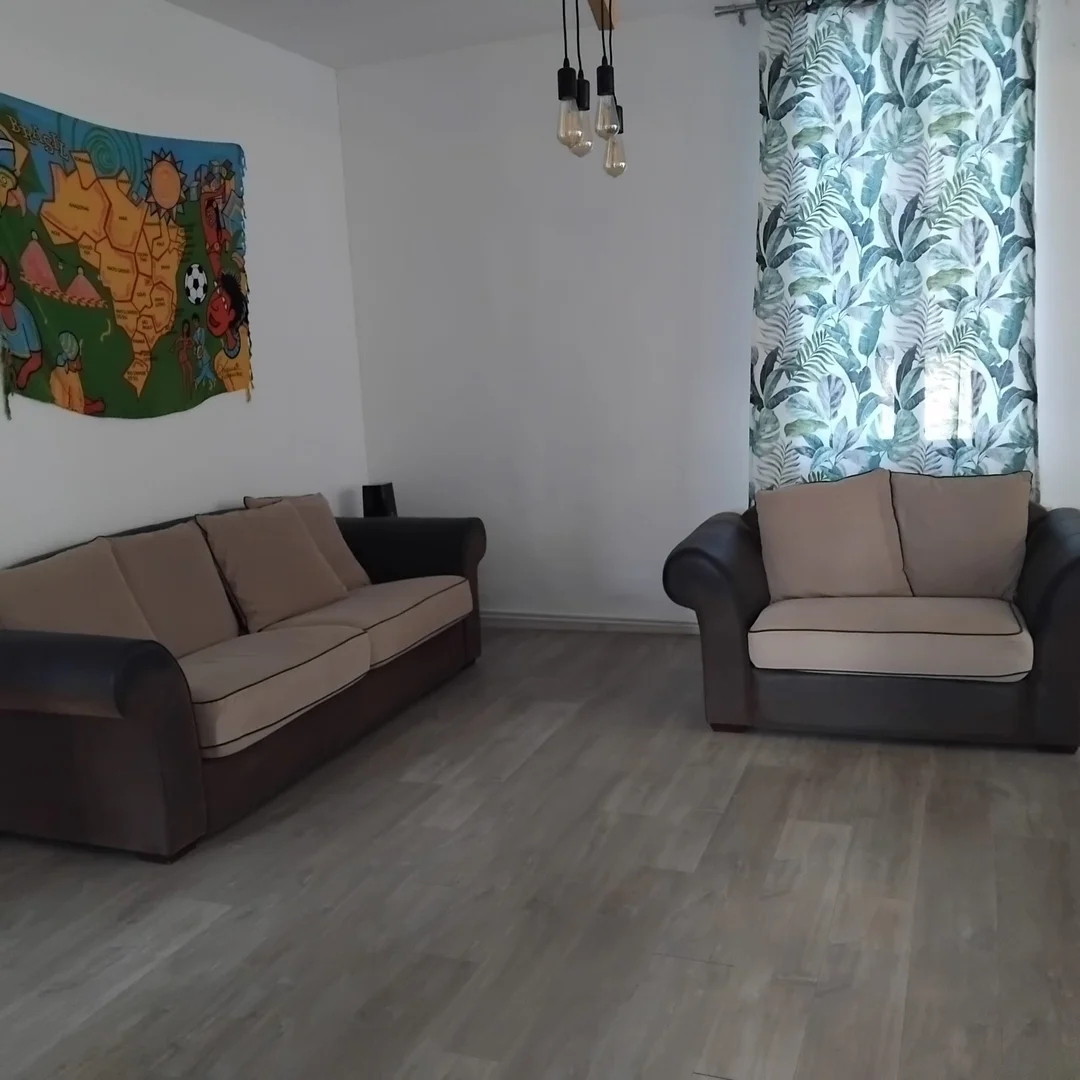 Habitación estudiantil económica con ubicación conveniente en 