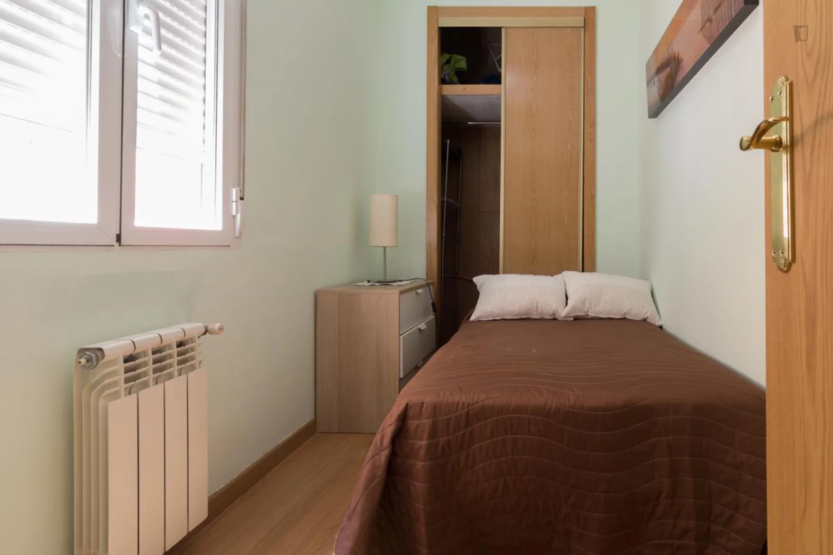 Economical student room with convenient location in
