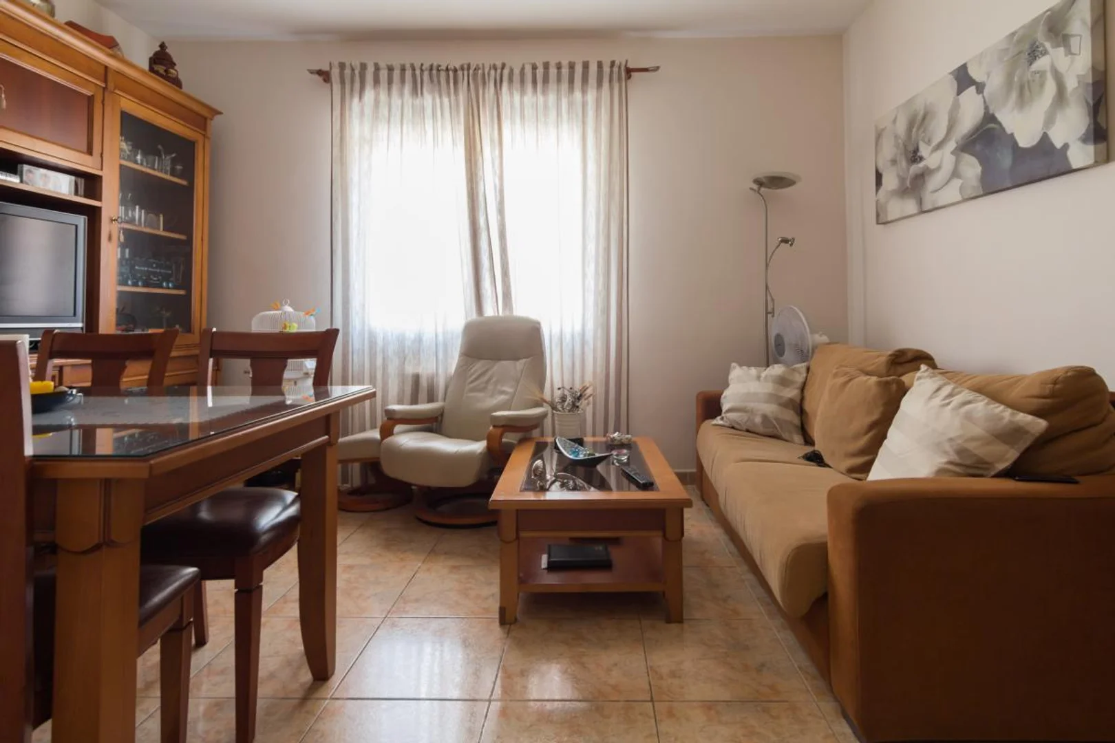 Cozy room for students available in