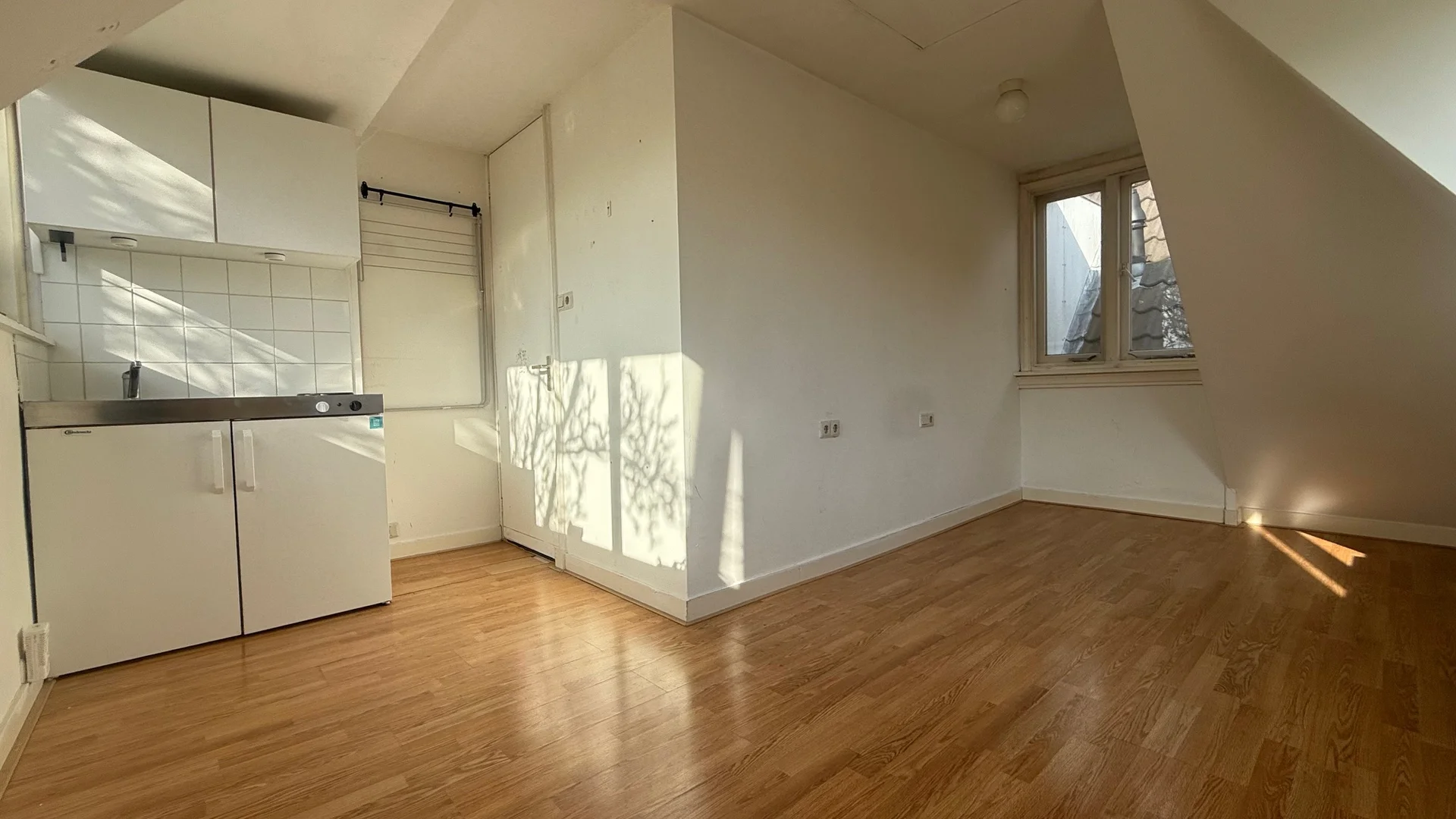 Quarto de estudante económico com localização conveniente em 