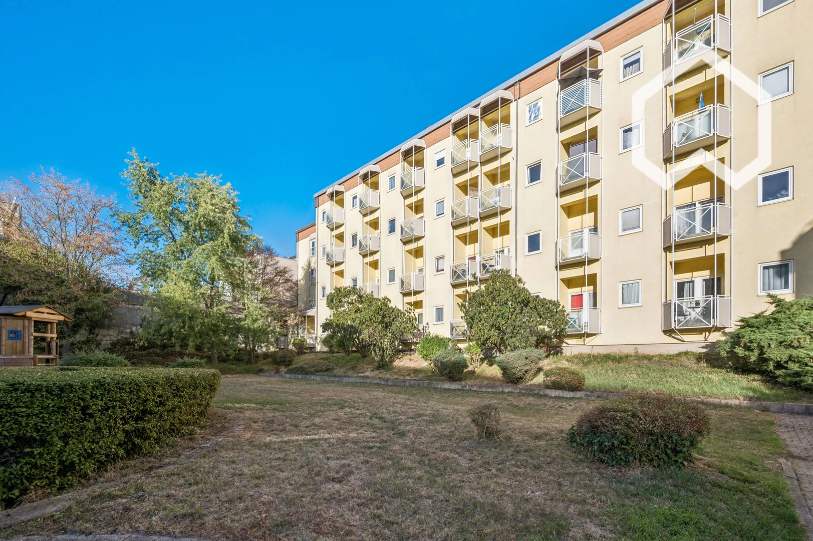 Habitación estudiantil luminosa y aireada con fácil acceso a la universidad en 