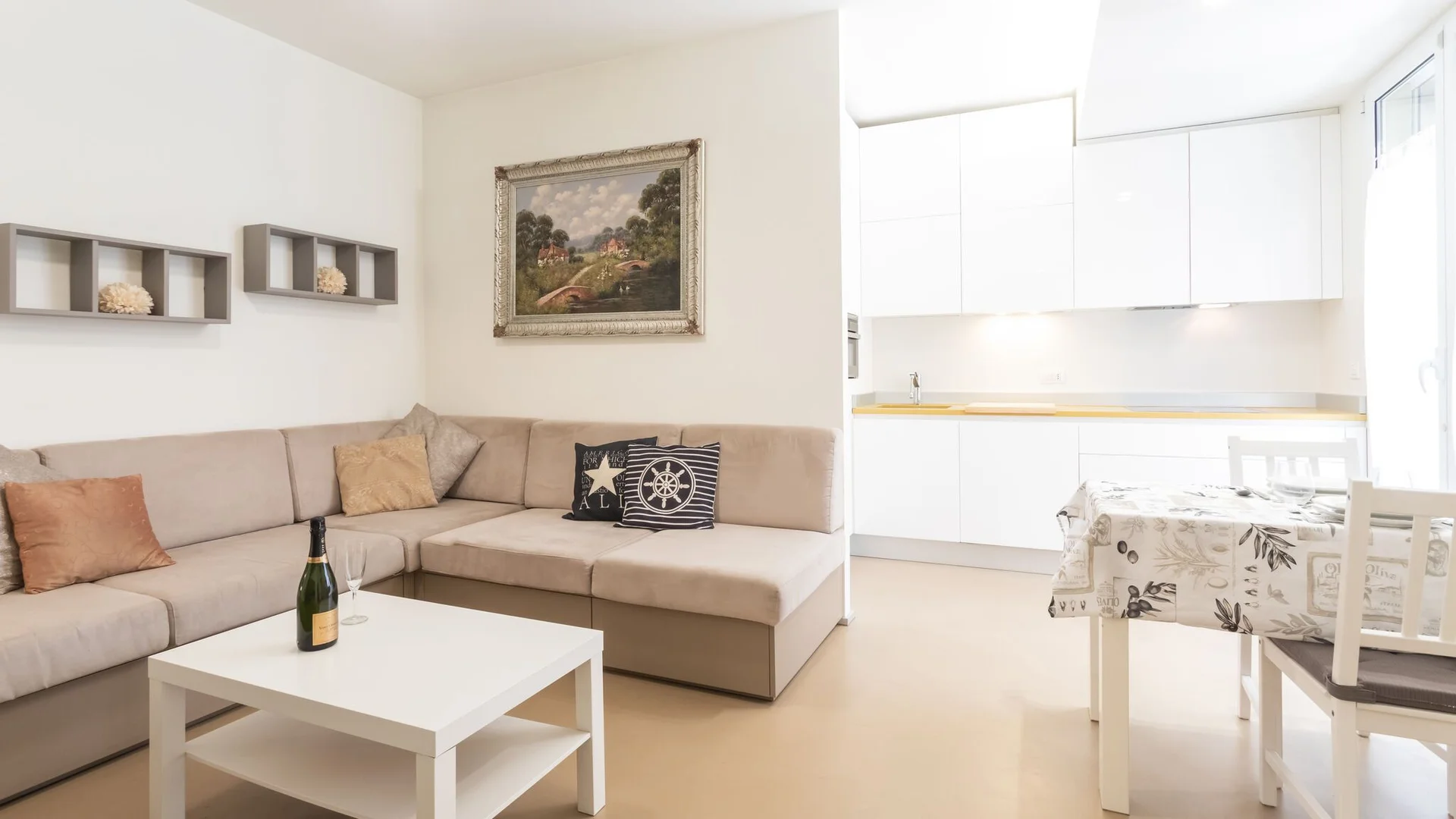 Habitación estudiantil económica con ubicación conveniente en 