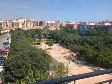 Apartamento moderno e brilhante em {area}