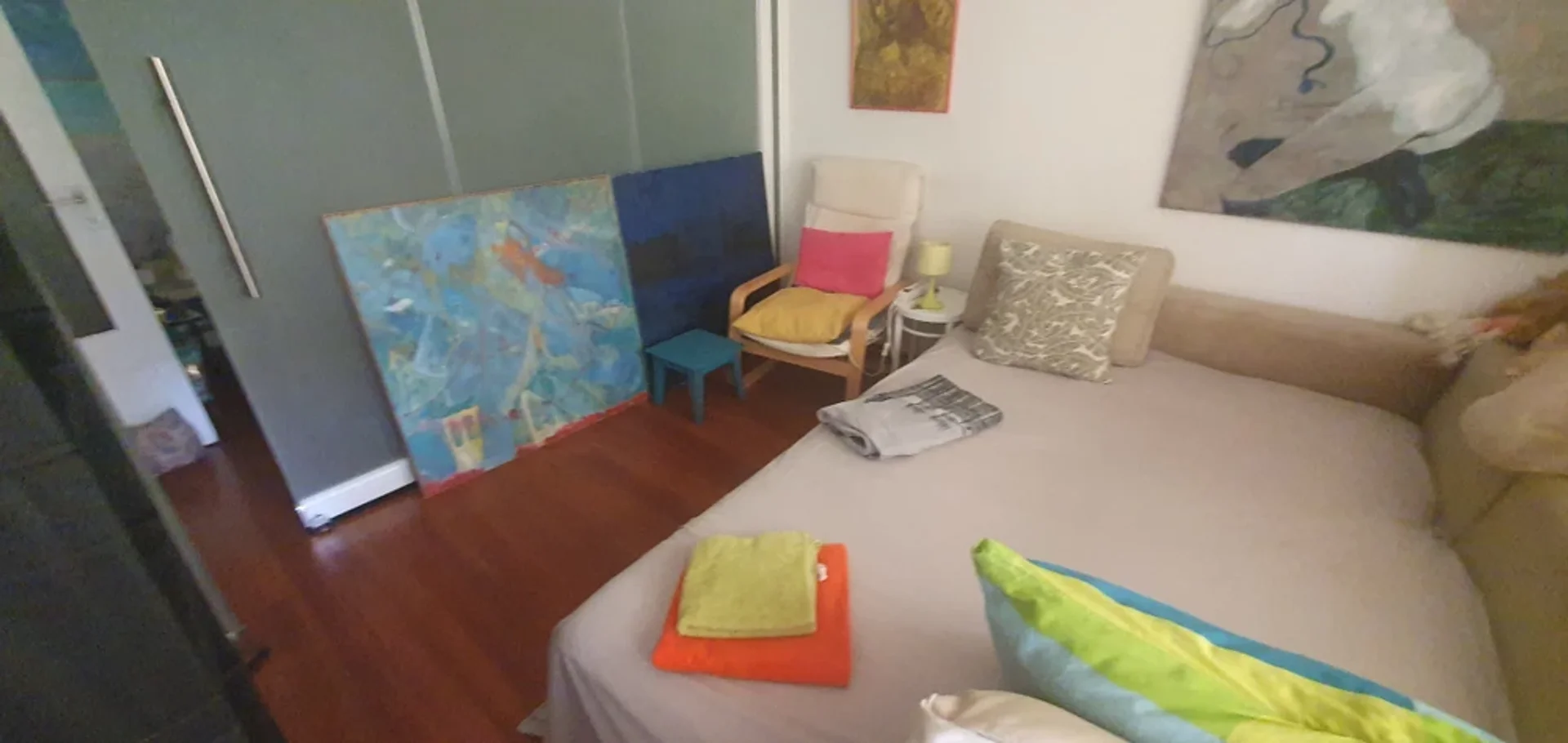 Bezahlbares Zimmer für Studenten mit ausreichender Beleuchtung in