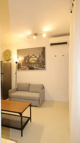 Entire apartment at Calle del Salitre, Centro, image 6 of 10