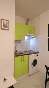 Entire apartment at Calle del Salitre, Centro, image 8 of 10