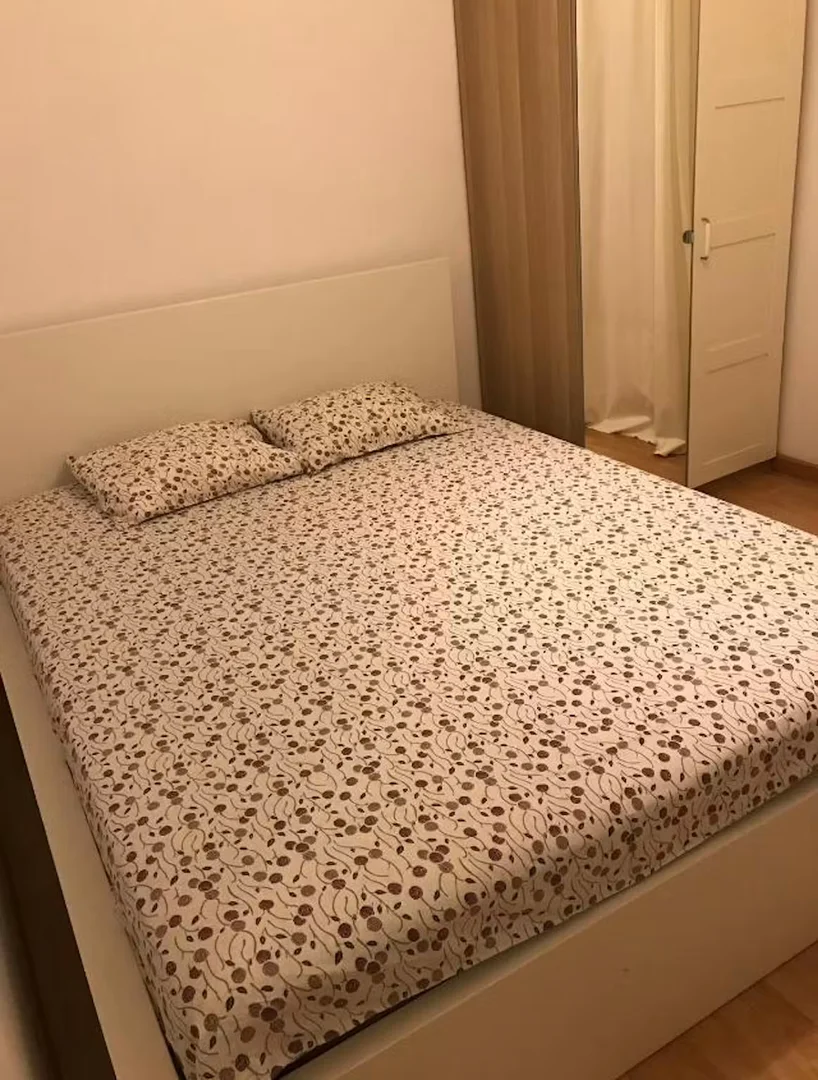 Economical student room with convenient location in 