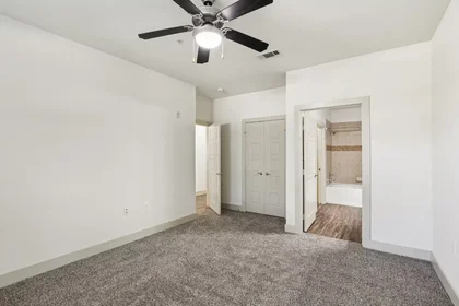 Quarto privado em Corinth Parkway, imagem 41 de 49