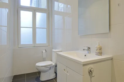 Quarto privado em Rua de São Nicolau, imagem 18 de 20