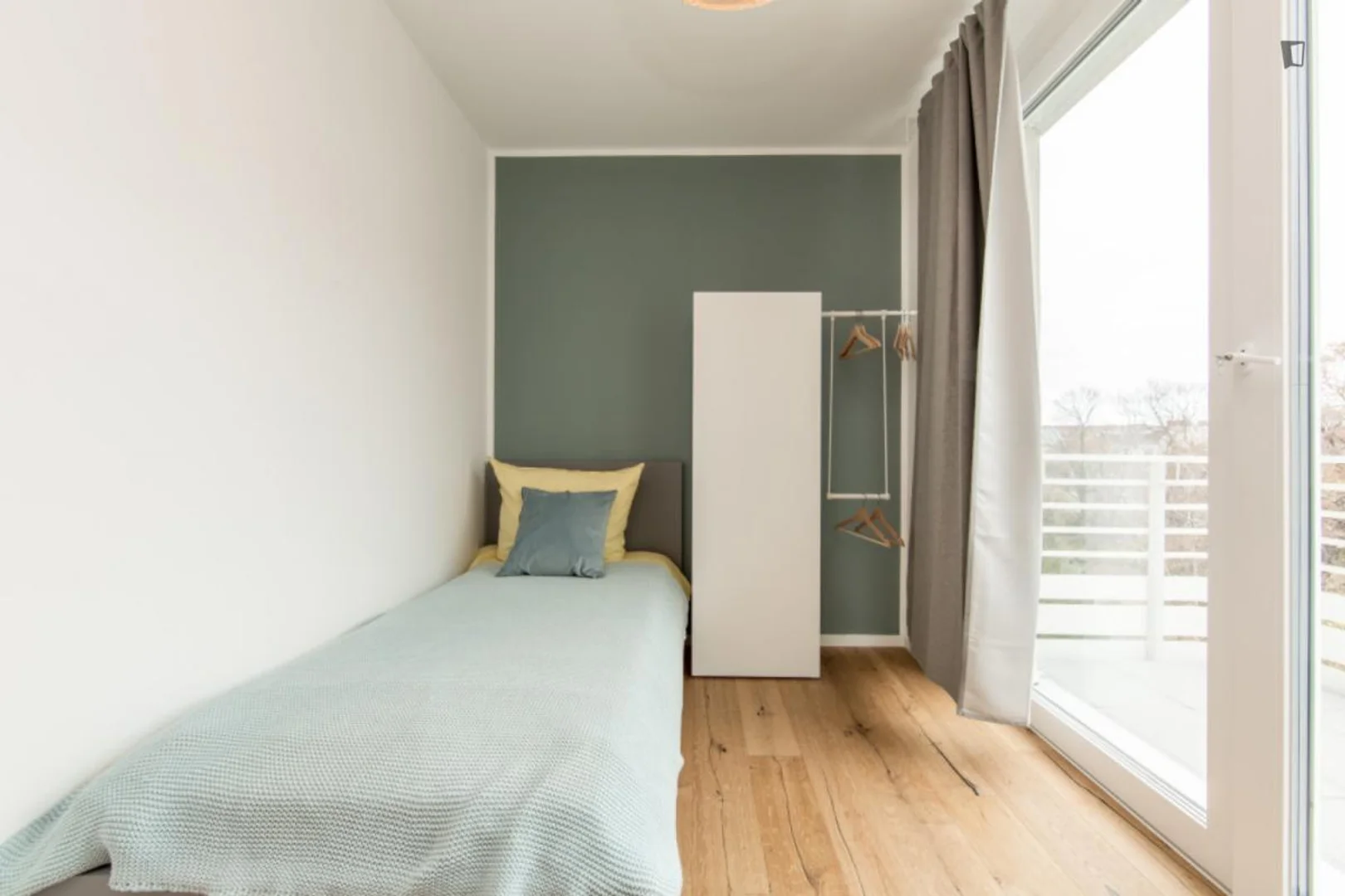 'de öğrenci dairesinde, tamamen mobilyalı kiralık oda