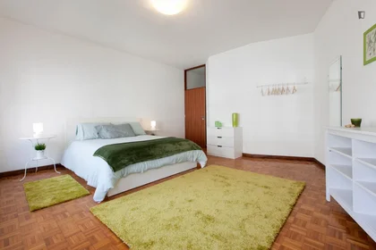 {area} içinde 3 yatak odalı konaklama