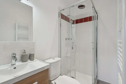 Quarto privado em 2 Rue de Sèvres, 92100 Boulogne-Billancourt, France, imagem 2 de 14