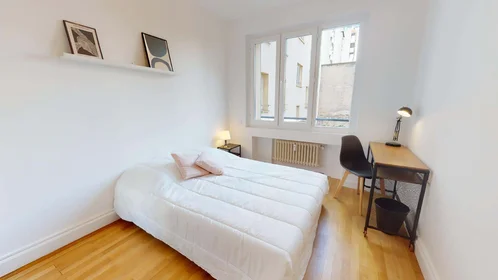 Stanza privata in 31 Rue Barrier, 69006 Lyon, France, immagine 1 di 16