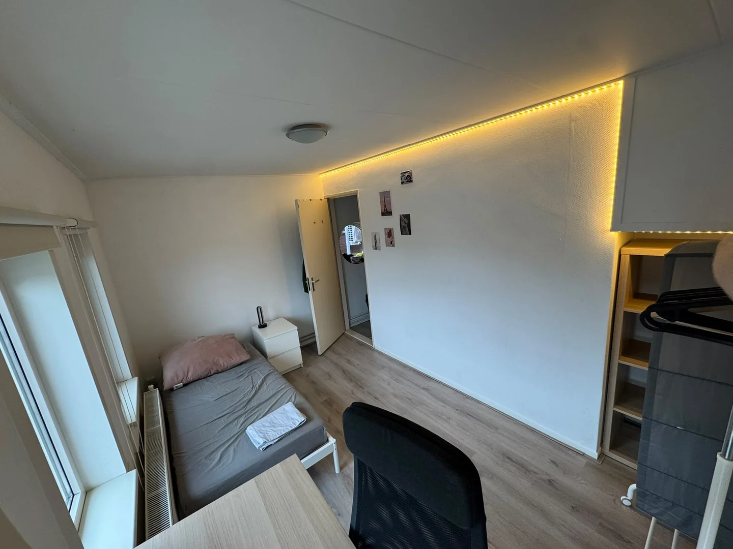 Room for rent in student apartment in , fully furnished