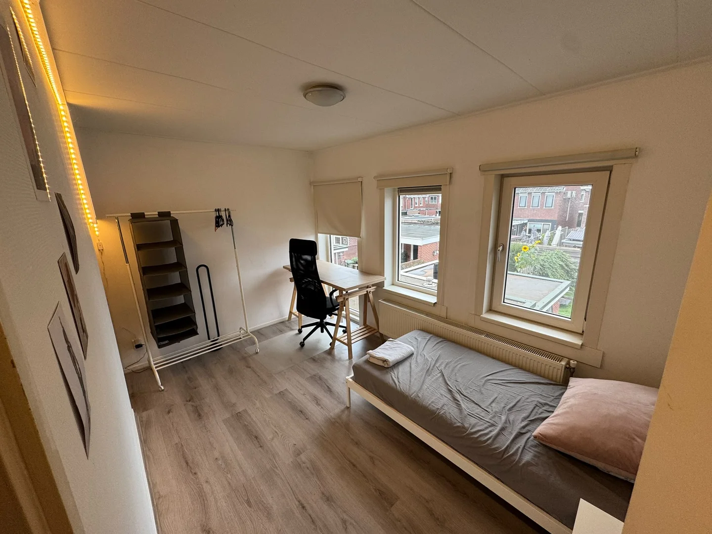 Comfortable and spacious student room in 