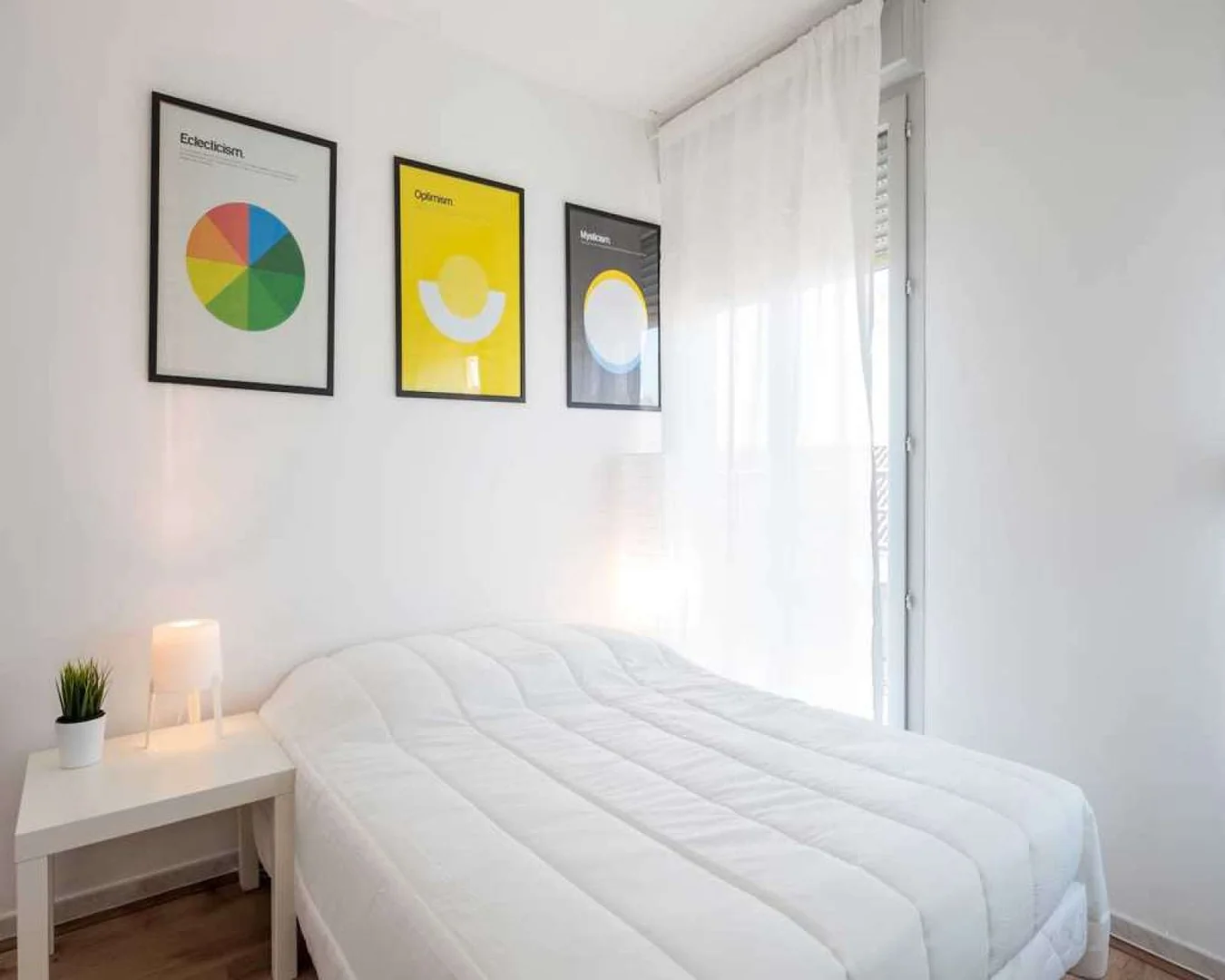 Habitación asequible para estudiantes con buena iluminación en
