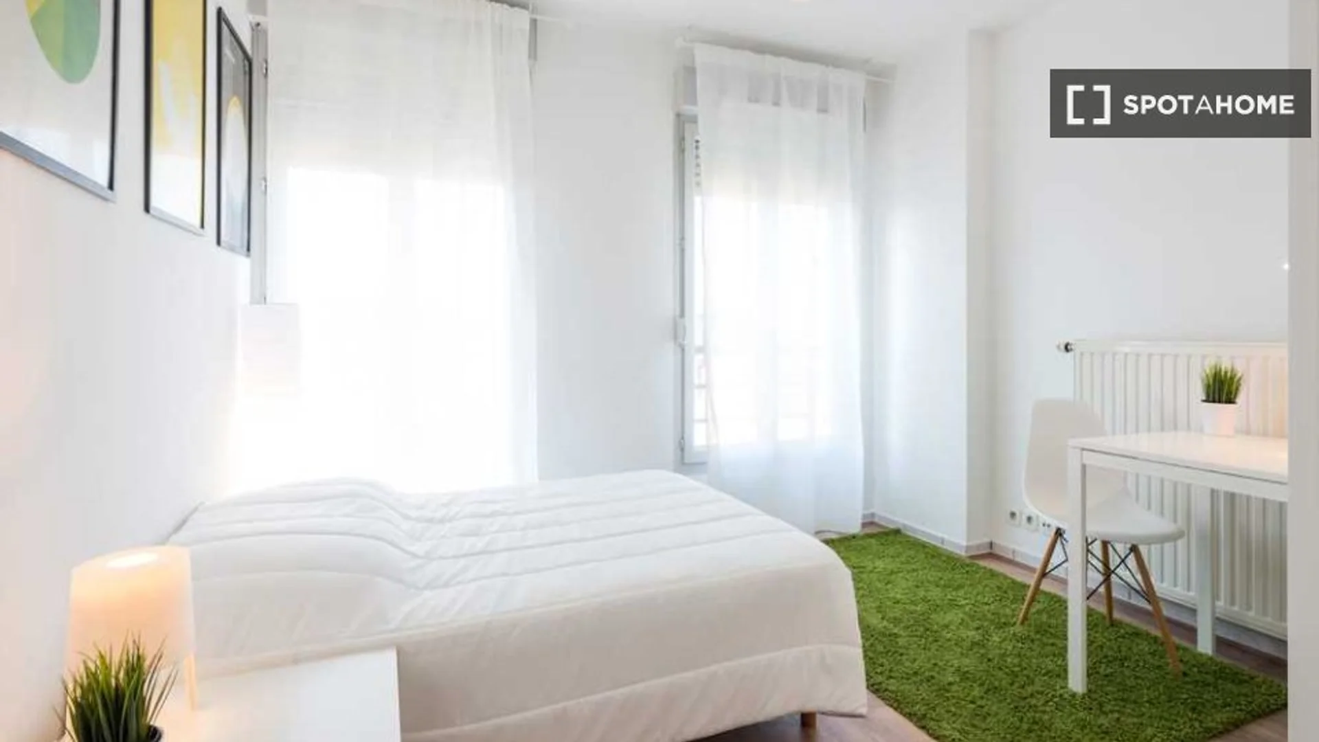 Habitación en apartamento estudiantil en alquiler en , completamente amueblado