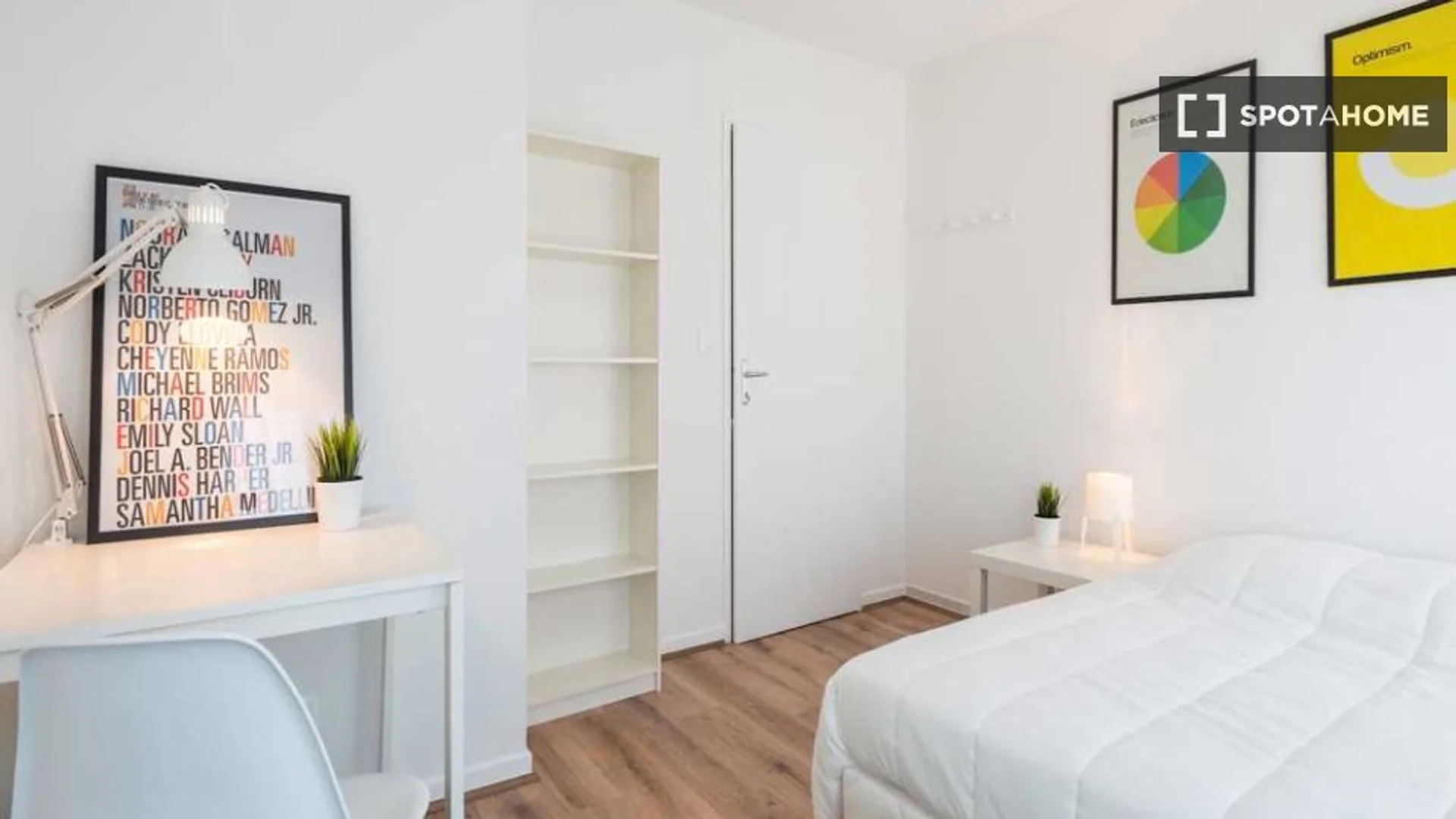Habitación para estudiantes en con área de estudio y facilidades compartidas