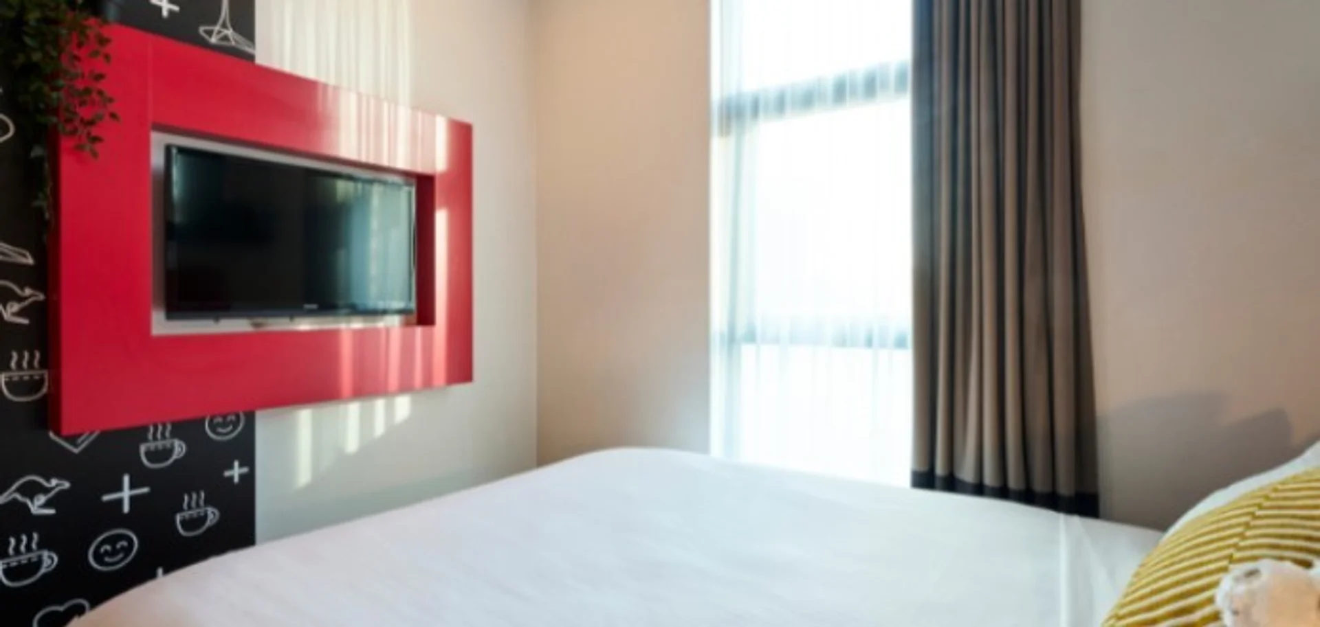 Bright and airy student room with easy university access in 