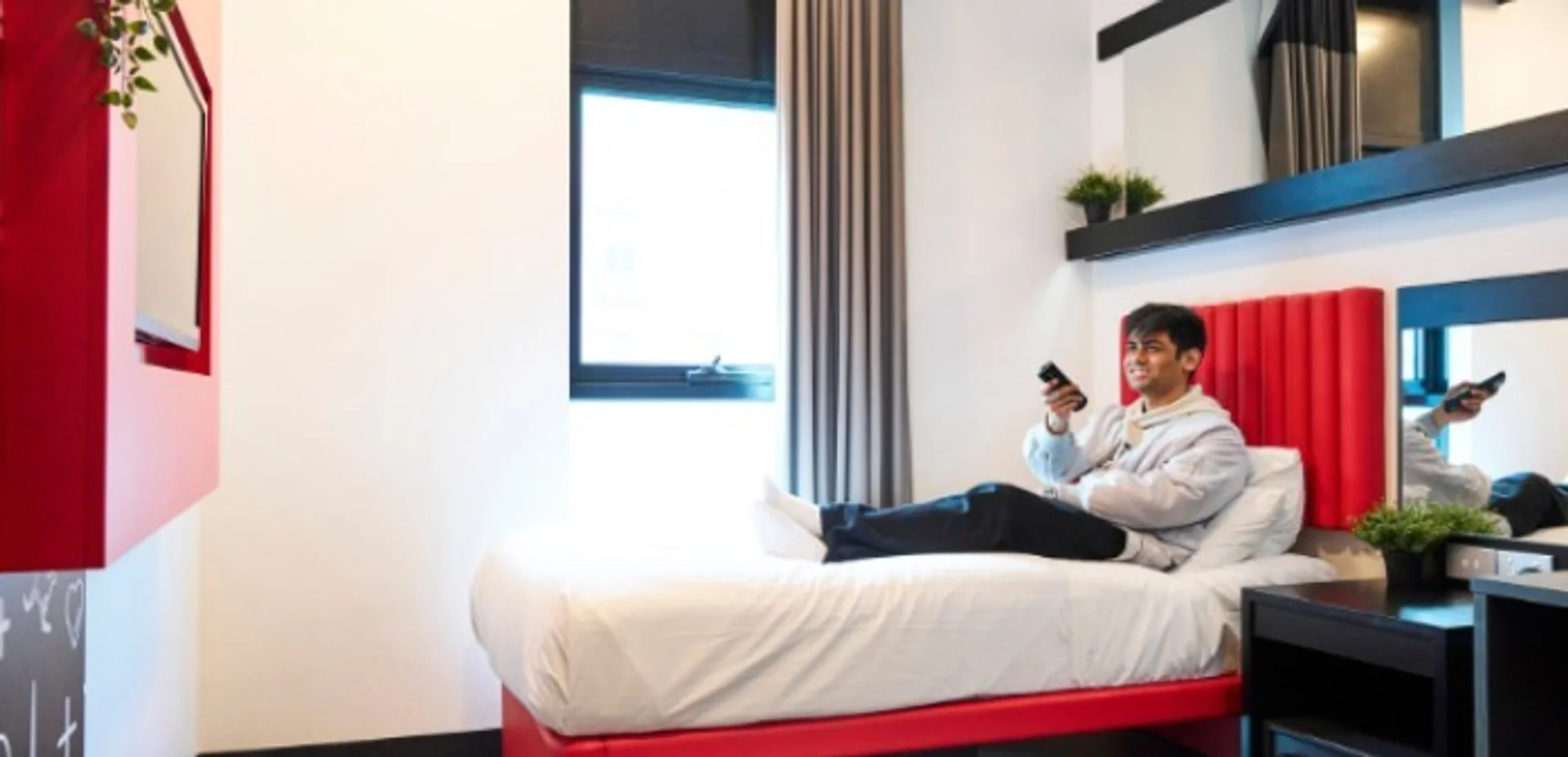 Functional student room perfect for studying in 