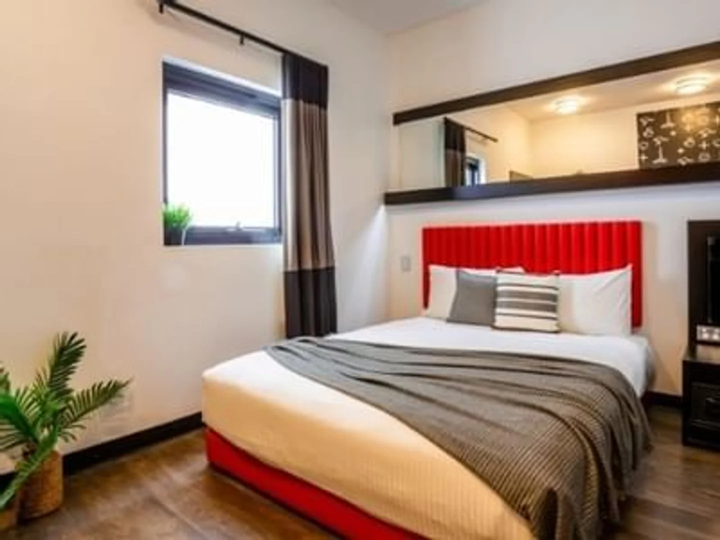 Cozy room for students available in 