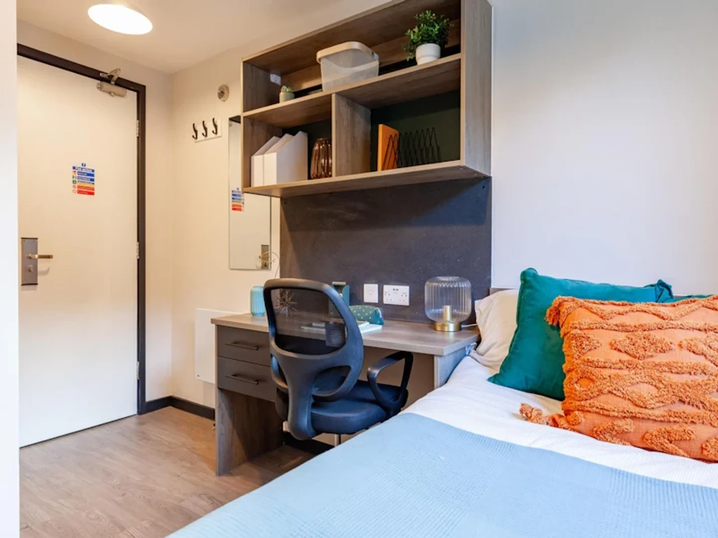 Student-friendly room in  with modern amenities