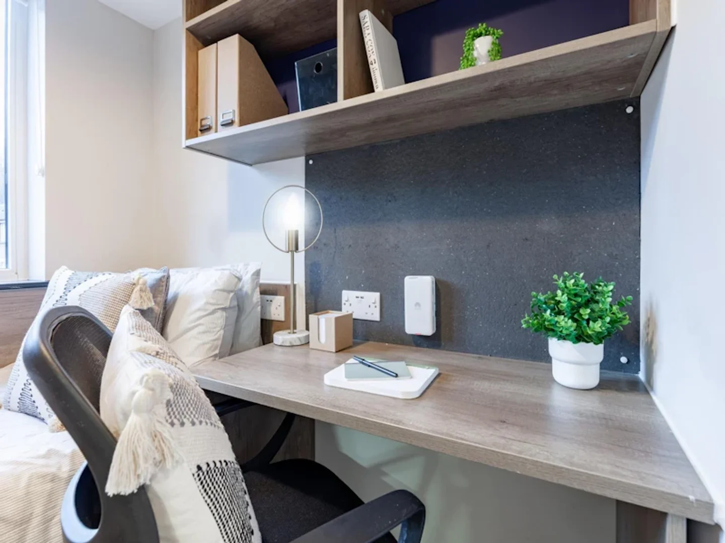 Quarto para alugar em apartamento de estudantes em , totalmente mobilado
