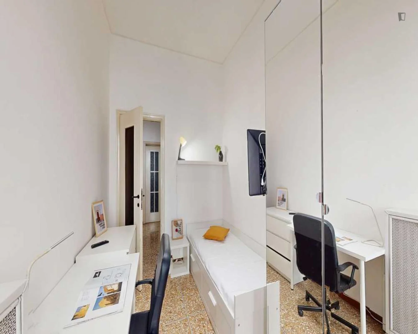 Quarto amigo do estudante em  com comodidades modernas